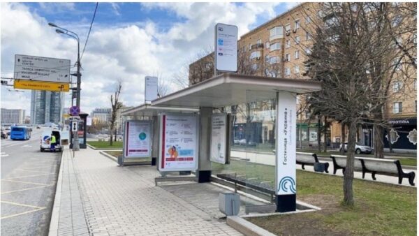 Высаживает людей в забор: жители Петербурга пожаловались на некомпетентность водителей автобусов