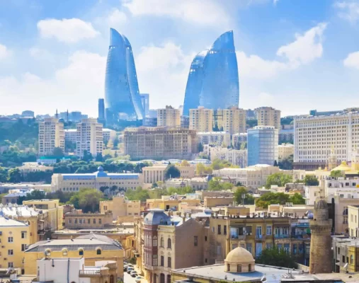 Проблемам петербуржцев Беглов предпочел отдых в родном Баку