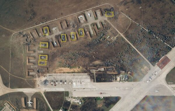 Cпутниковые снимки авиабазы Саки в Крыму до и после инцидента 9 августа.