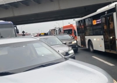 Жители юга Петербурга 14 сентября столкнулись с транспортным коллапсом на Пулковском шоссе