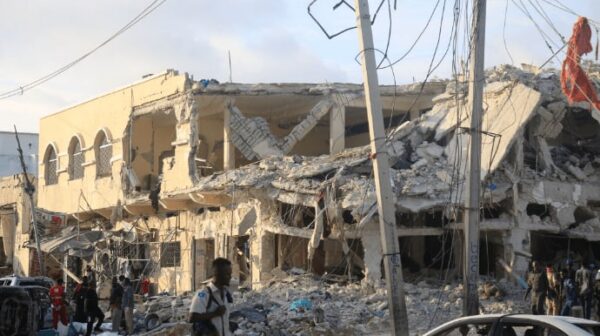 100 человек погибли в результате теракта в столице Сомали