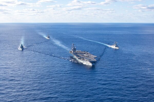 Американская авианосная группа с флагманским USS Gerald R. Ford направляется к берегам Великобритании для совместных учений