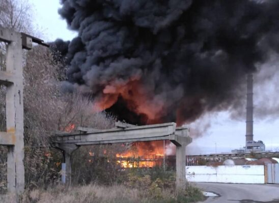 В Шебекино пожар на одном из предприятий после обстрела ВСУ