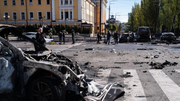 ГосЧС Киева предупреждает об опасности ракетных атак на протяжении всего дня