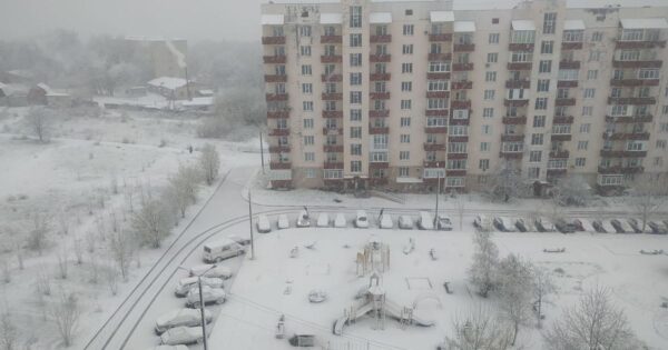 На Украине минус и выпал снег, но никто не мерзнет