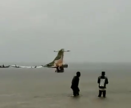 Пассажирский лайнер ATR-42-500 авиакомпании Precision Air совершил жесткую посадку в озеро Виктория в Танзании