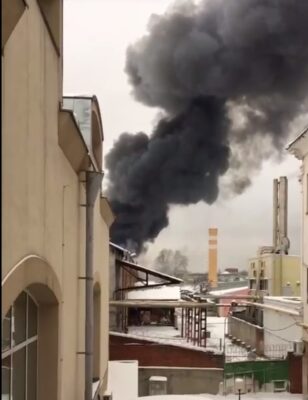 В Москве горит склад в районе Комсомольской площади (Площадь трех вокзалов)