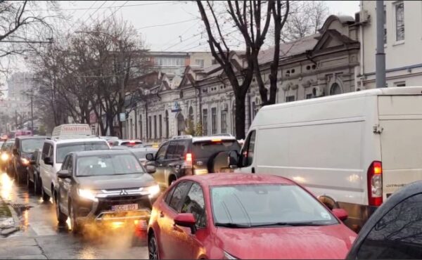 Санду обвиняет Россию в отключении электроэнергии Молдавии, а в Кишиневе транспортный коллапс
