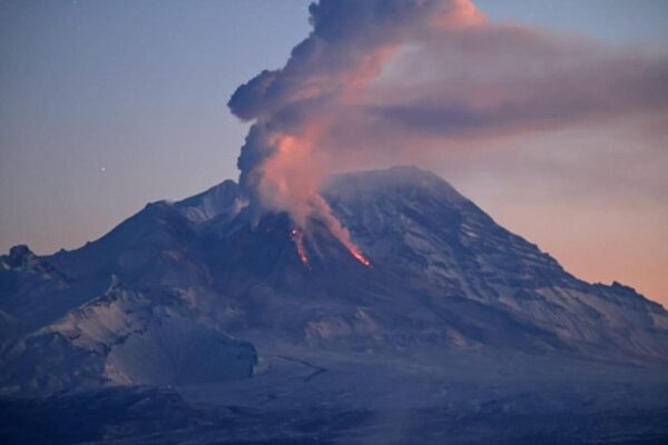 На Камчатке проснулись Ключевский вулкан и вулкан Шивелуч