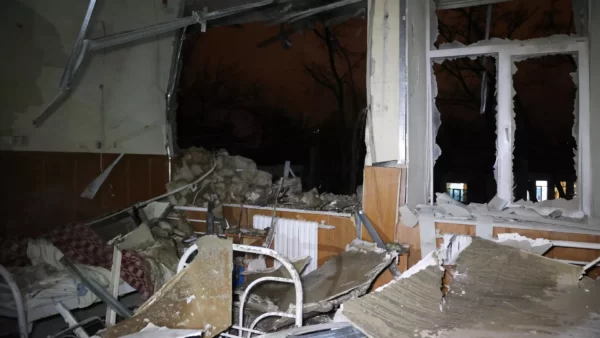 В результате обстрела Донецка обрушились три этажа больницы им. Калинина