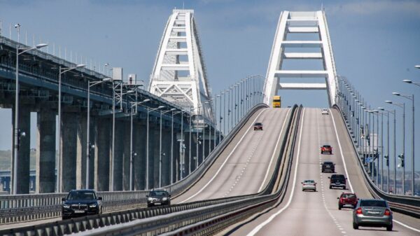 Росавтодор закрывает Крымский мост для большегрузов с 12 декабря