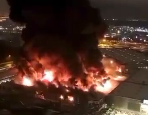 Торговый центр «Мега Химки» почти полностью сгорел в Подмосковье