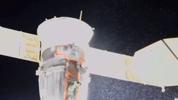 «Роскосмос» установил точное место утечки в обшивке корабля «Союз», который пристыкован к МКС