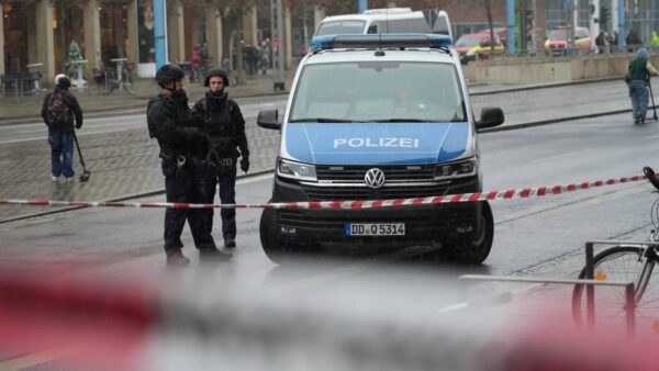 В Дрездене неизвестный напал на радиостанцию и захватил заложников в торговом центре