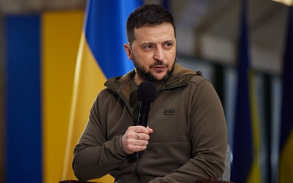 Зеленский недоволен и критикует Шольца за сдержанную позицию по поставкам танков Украине