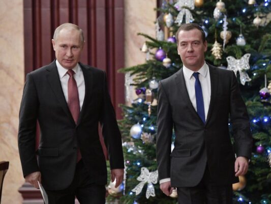 Где провели новогодние каникулы Путин, Медведев, Кириенко и другие чиновники из России