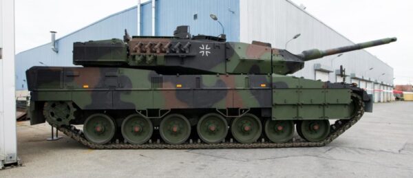 Немецкие поставки ФРГ боевые танки с германскими крестами вновь будут отправлены на «восточный фронт» переводят конфликт на новый уровень
