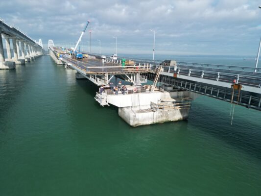 Автомобильную часть Крымского моста полностью закрыли для проезда на ремонт