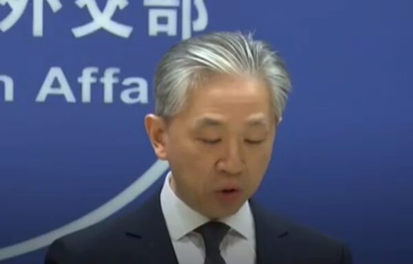 Официальный представитель МИД Китая Ван Вэньбинь открыто обвинил США во лжи