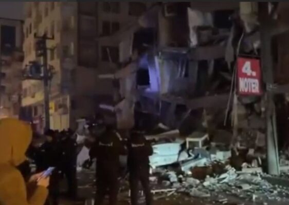 На юге Турции произошло землетрясение магнитудой 7,4