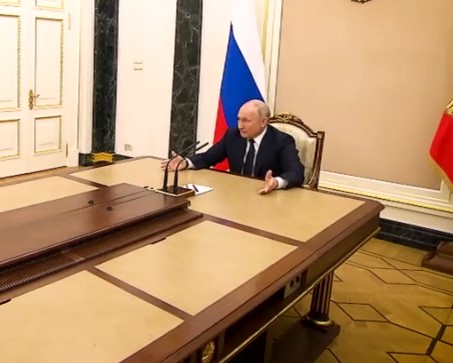 Ответа на атаку на Кремль так и не последовало, но сегодня Путин собирает Совбез