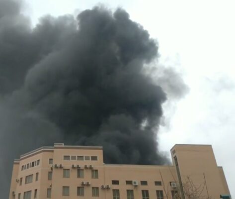 В Ростове-на-Дону горит здание ФСБ