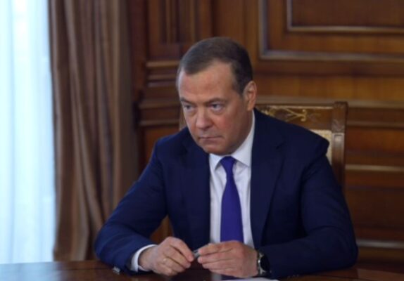 Дмитрий Медведев признает, что СВО обнажило проблемы в Вооруженных силах РФ