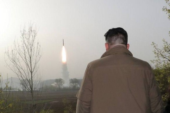 Ким Чен Ын с семьей проконтролировал запуск новой межконтинентальной баллистической ракеты «Хвасон-18»