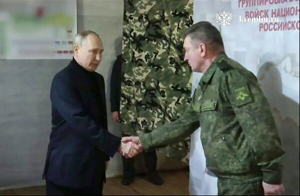 Владимир Путин посетил штабы российских военных в ЛНР и Херсонской области