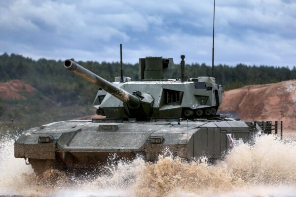 Вооружённые силы РФ начали применять новейшие основные танки Т-14 «Армата»