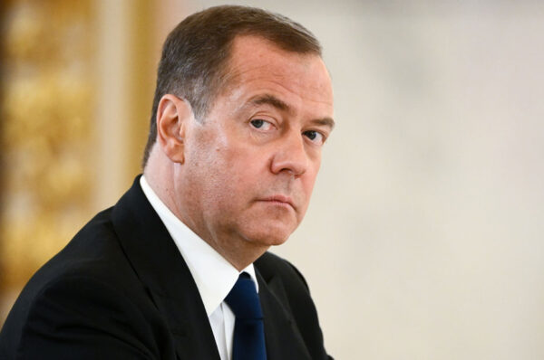 За 10 месяцев этого года контракт с ВС РФ заключили 410 тысяч человек, сообщил Дмитрий Медведев