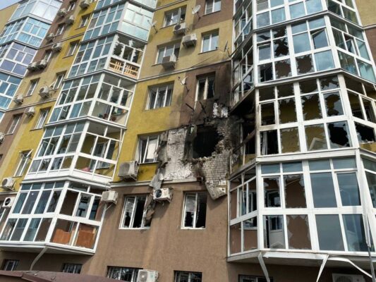 В результате падения БПЛА в Воронеже ранены трое местных жителей, сообщил губернатор Гусев