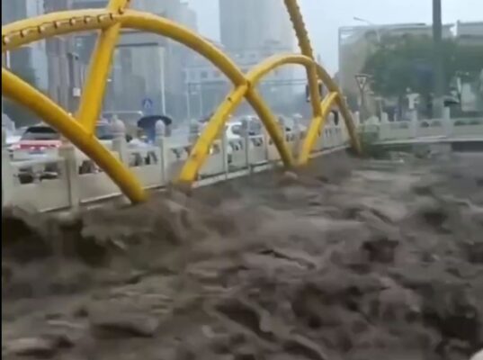 В Пекине сильнейшее наводнение – максимальный уровень тревоги