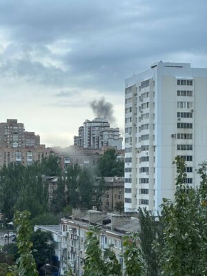 За последние три часа по центру Донецка выпущено около 20 снарядов