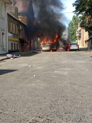 ВСУ ударили по центру Донецка. На улице Федора Зайцева горит пассажирский автобус
