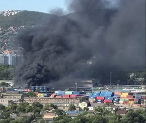 Масштабный пожар в грузовом терминале Новороссийска