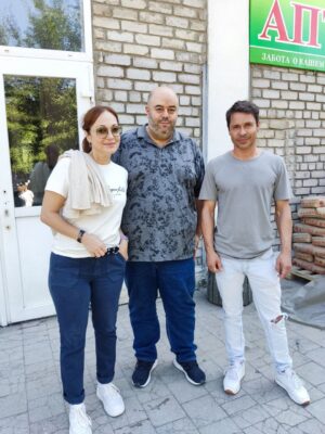 Актеры Павел Деревянко и Виктория Тарасова приехали в Донбасс, чтобы поддержать раненых российский солдат