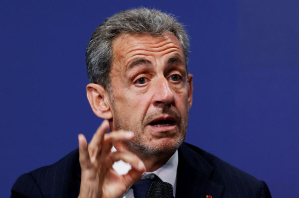 Николя Саркози защищает Путина и призывает Украину смириться с Крымом и другими территориями