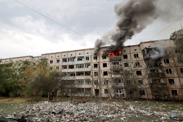 Один человек погиб и 12 пострадали в результате обстрела жилых домов Новой Каховки