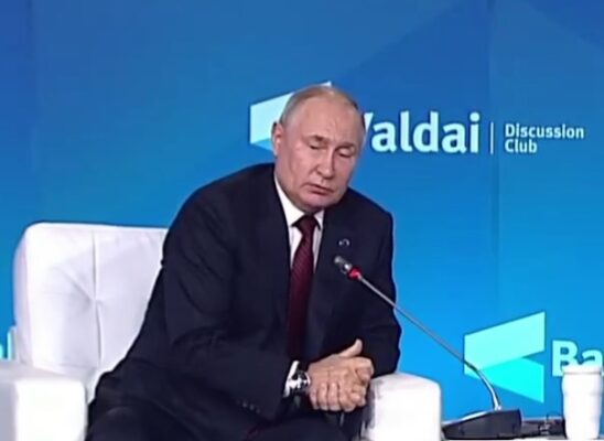 Президент Владимир Путин, выступает на международном дискуссионном клубе 