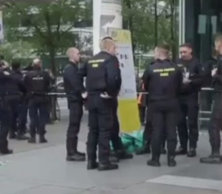 В Париже полиция открыла огонь по женщине в чадре, угрожавшей взорвать себя в метро