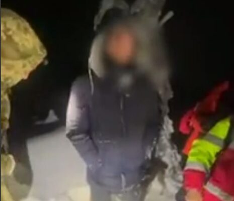 У границы Румынии нашли украинца, замерзающего в снегу