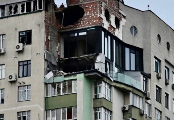 В Киеве сбитым беспилотником «демонтировали» незаконные квартиры