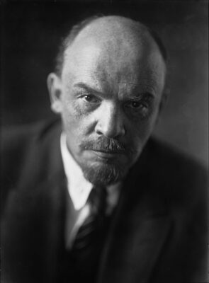 Ленин 100 лет как жив. Гувер 100 лет как мёртв