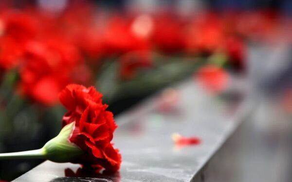 В Афинах почтили память жертв теракта в «Крокусе»