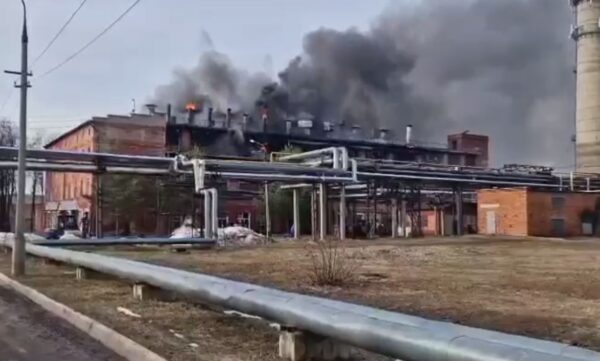 В подмосковном Хотькове горит завод «Электроизолит»