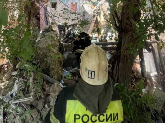 Подъезд жилого дома обрушился в Астрахани