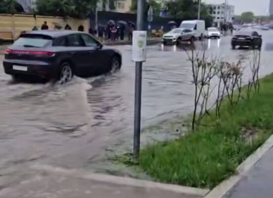 В Москве из-за ливней транспортный коллапс
