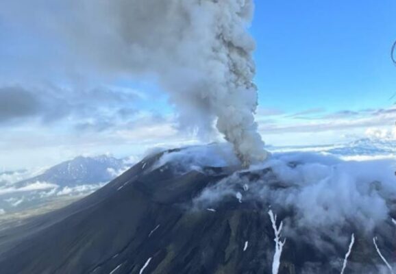 На Камчатке впервые за 600 лет произошло извержение вулкана Крашенинникова
