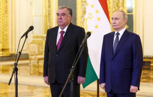 Таджикистан одобрил миротворческие усилия Путина